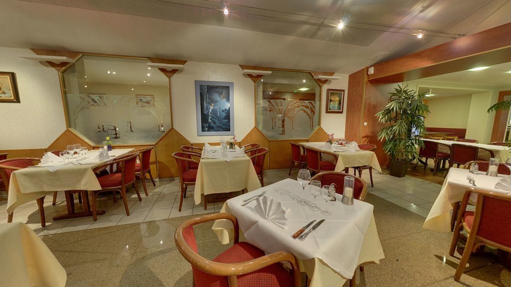 Logis Hotel De Paris Сент-Аволд Екстериор снимка