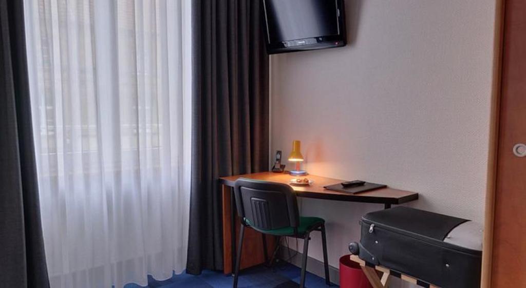 Logis Hotel De Paris Сент-Аволд Екстериор снимка