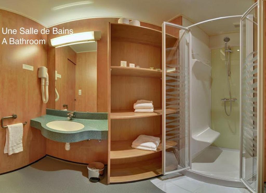 Logis Hotel De Paris Сент-Аволд Екстериор снимка