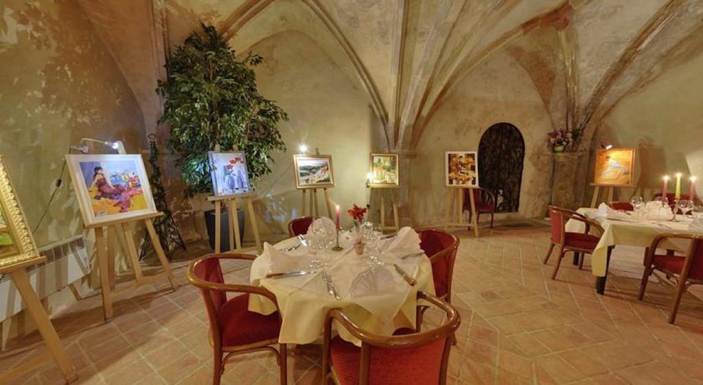 Logis Hotel De Paris Сент-Аволд Екстериор снимка