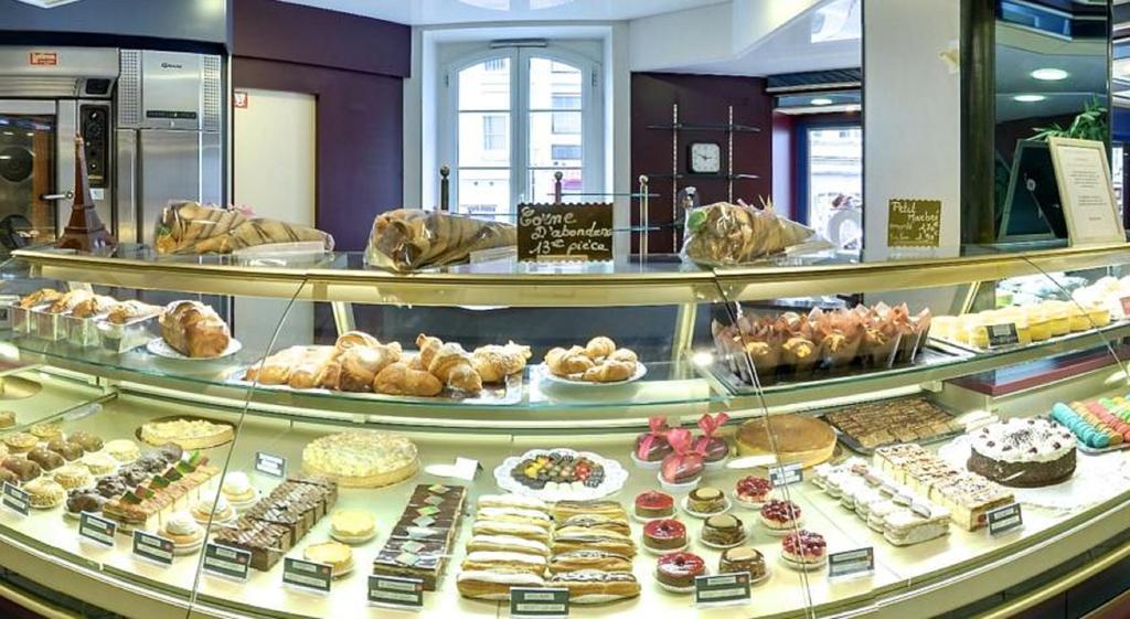Logis Hotel De Paris Сент-Аволд Екстериор снимка