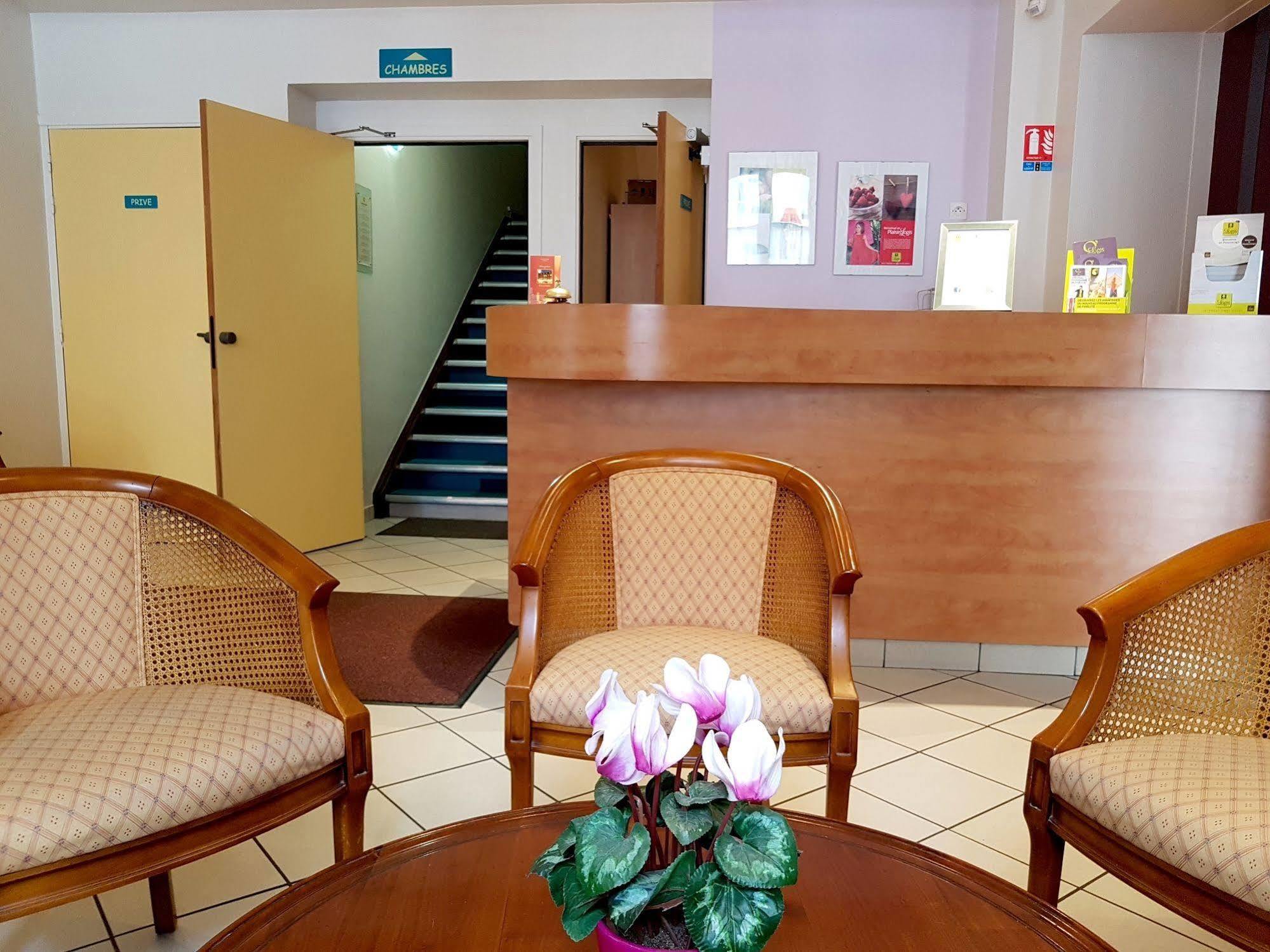 Logis Hotel De Paris Сент-Аволд Екстериор снимка