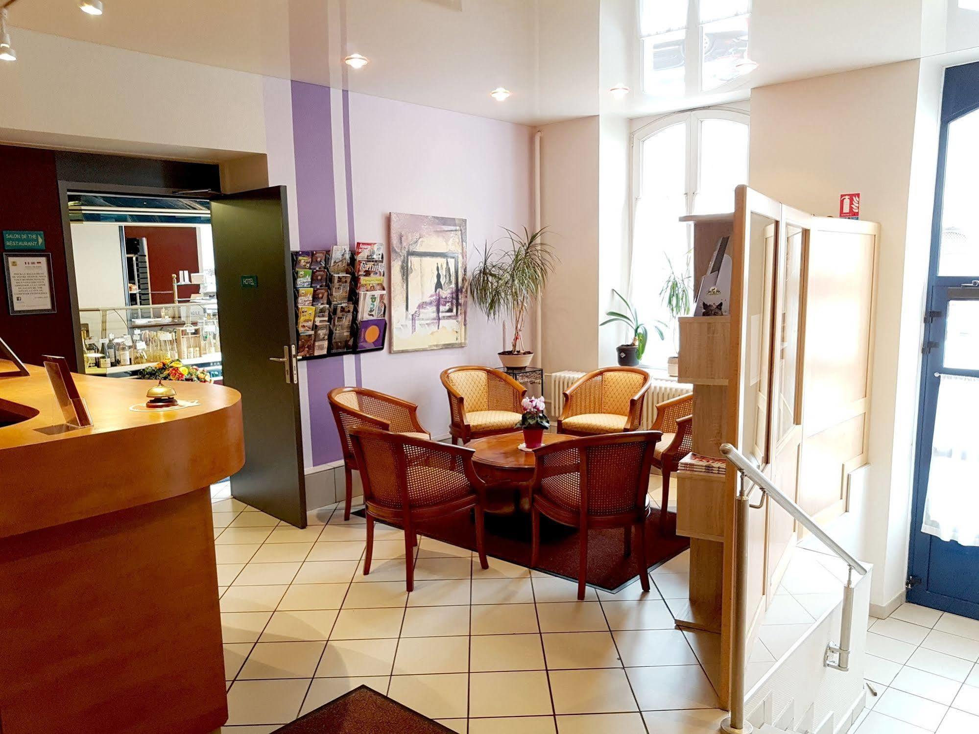 Logis Hotel De Paris Сент-Аволд Екстериор снимка