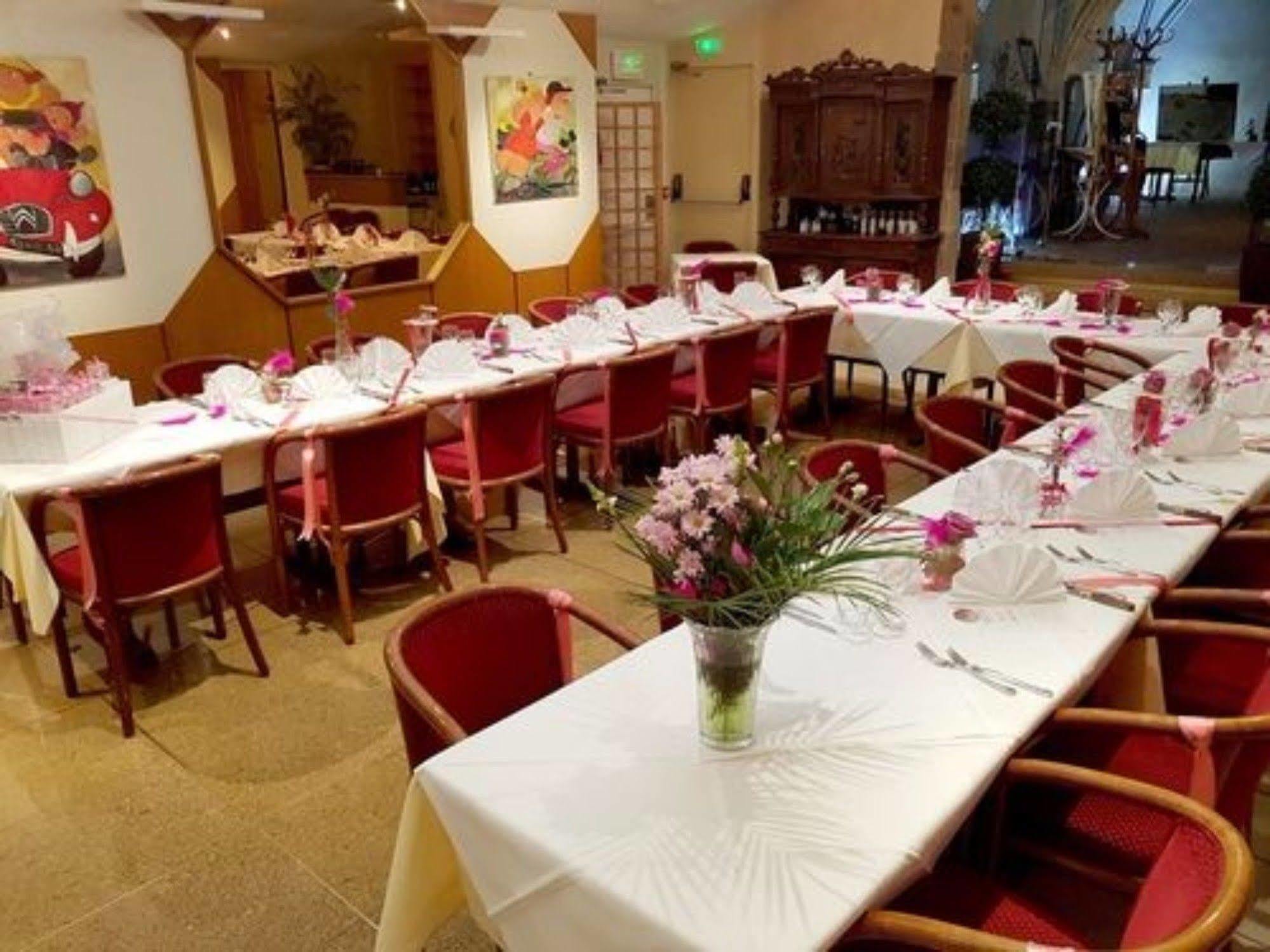 Logis Hotel De Paris Сент-Аволд Екстериор снимка
