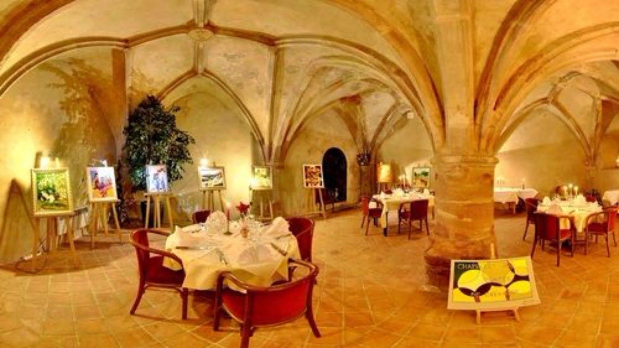 Logis Hotel De Paris Сент-Аволд Екстериор снимка