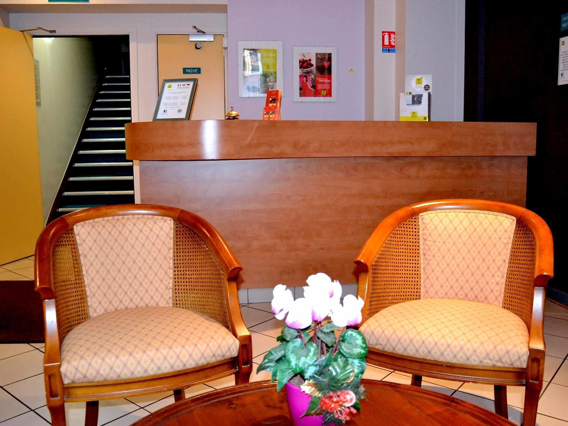 Logis Hotel De Paris Сент-Аволд Екстериор снимка