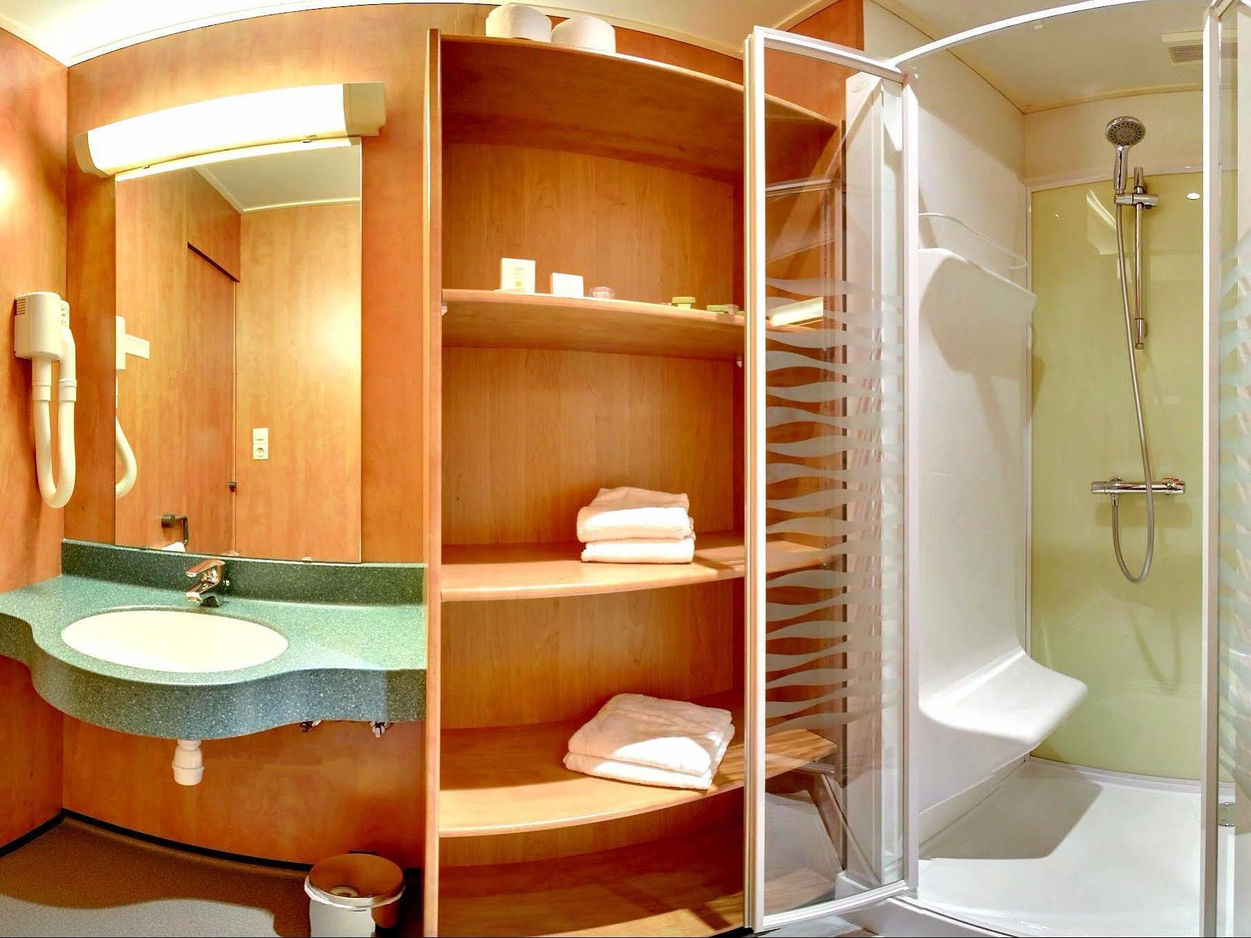 Logis Hotel De Paris Сент-Аволд Екстериор снимка